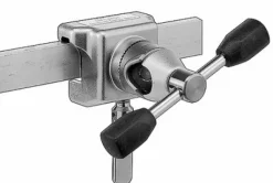Attache orientable pour rail de table / porte-instruments