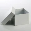 Boîte de stockage en carton plastifié de 100 x 133 x 133 mm avec grille 100 emplacements blanc