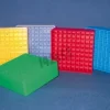Boîte PP rose fluo alphanumérique incolore 130 x 130 x 50 mm pour 81 cryotubes
