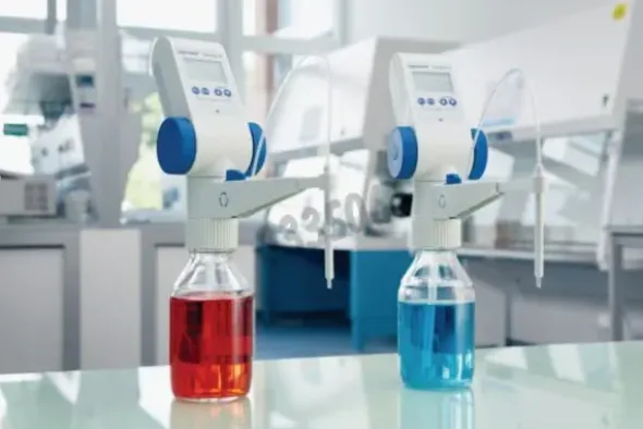 Burette électronique EPPENDORF top buret hauteur 50 ml