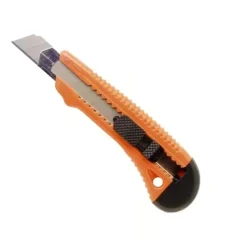 Cutter abs avec lame 18 mm x 1