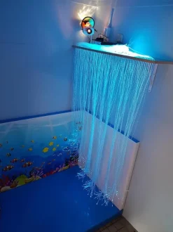 Etagère ( 90 x 90 x 12 cm) - avec 200 fibres optiques (250 cm de longueur) en pluie rectiligne