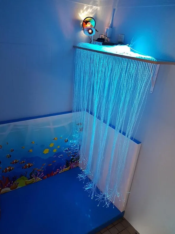 Etagère ( 90 x 90 x 12 cm) - avec 200 fibres optiques (250 cm de longueur) en pluie rectiligne