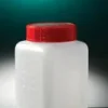 Flacon carré 500 ml PEHD naturel gradué hauteur 122 mm Ø 58 mm avec bouchon rouge avec obturateur x 175