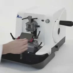 Microtome à rotation manuelle