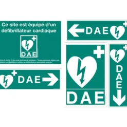Pack signalétique DAE qualité standard, taille 10 x 15 cm : logo DAE, flèches (gauche, droite, bas), site équipé