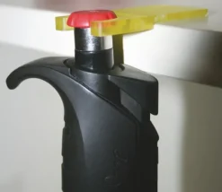 Portoir auto-adhésif ergoone pour une micropipette (résistant aux uv)