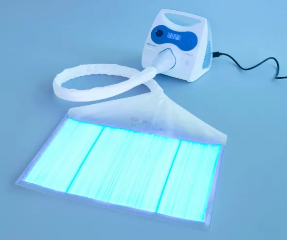 Système BiliCocoon avec grande surface lumineuse NID pour une utilisation en incubateur ou en peau à peau